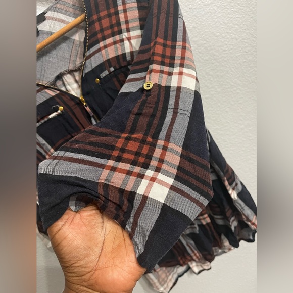 EUC 1x Plaid Blouse - Picture 4 of 8